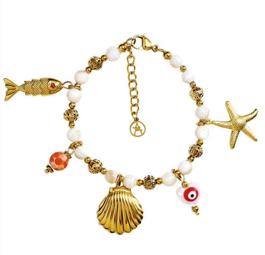 Bracciale charms, perle e conchiglie