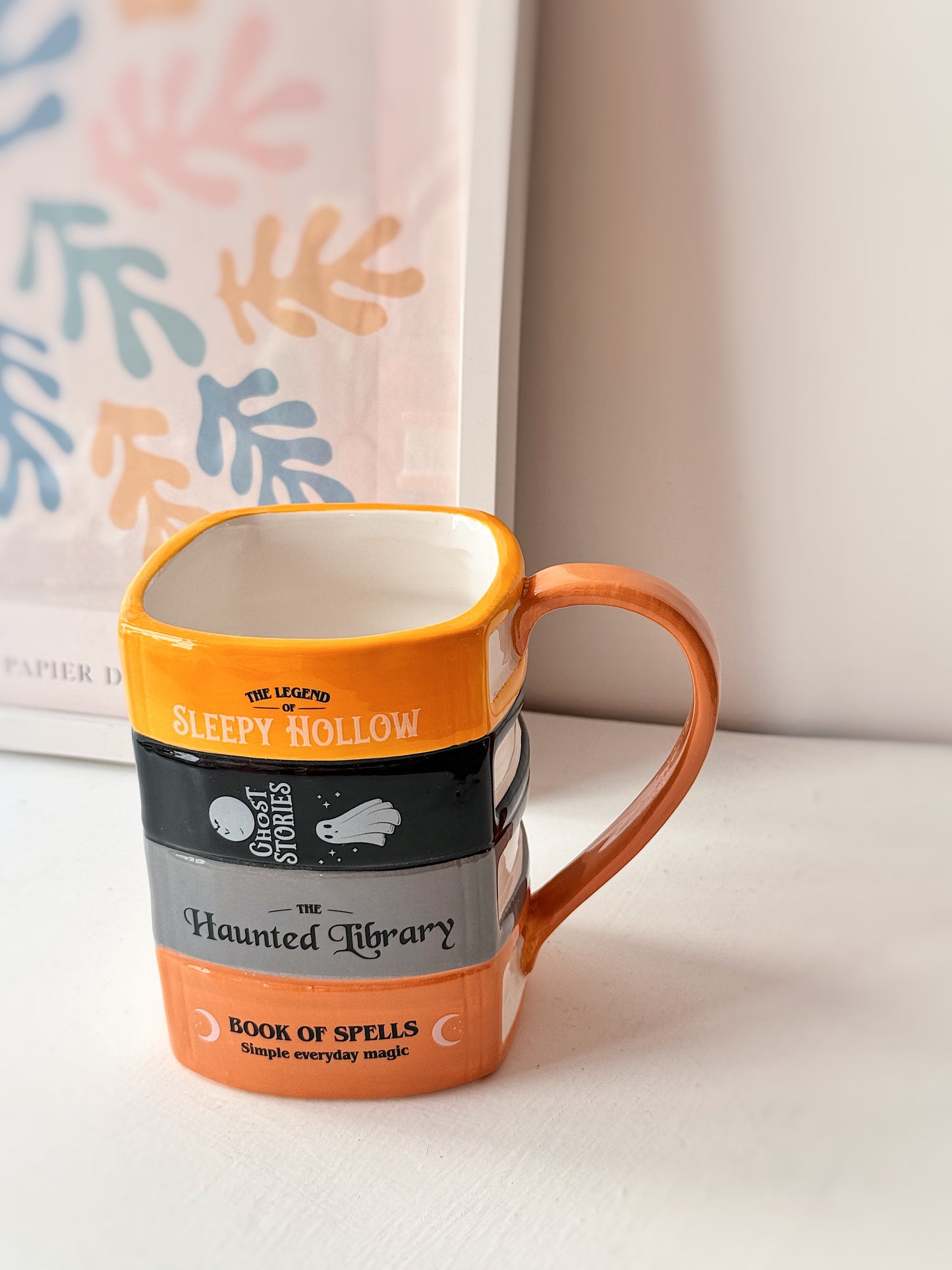 Tazza libri della biblioteca infestata