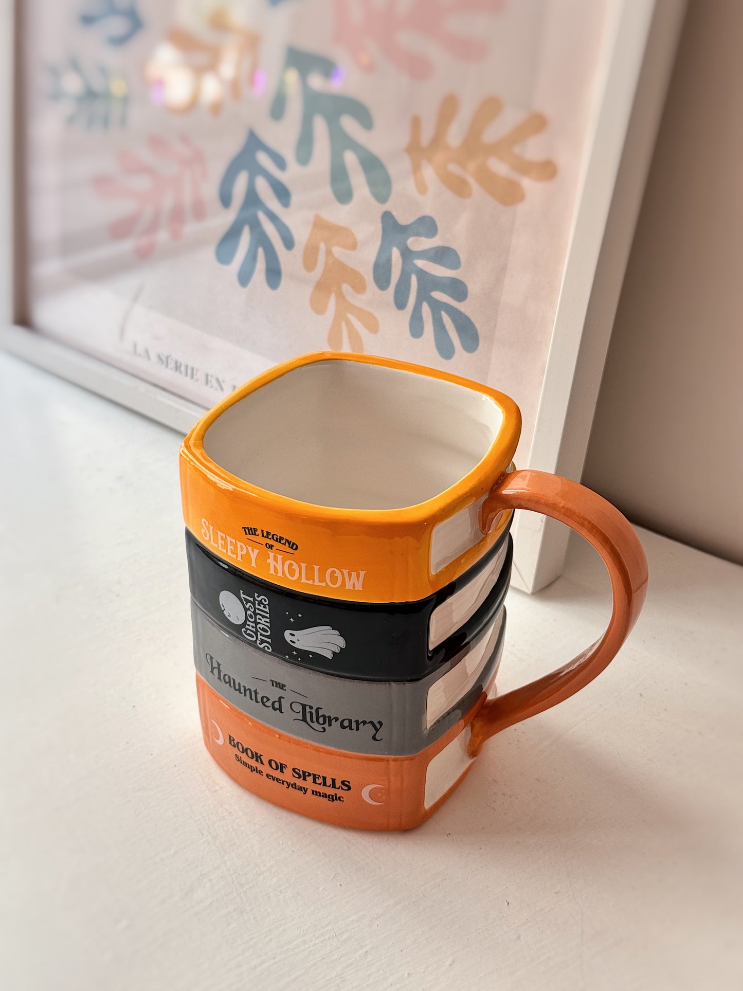 Tazza libri della biblioteca infestata