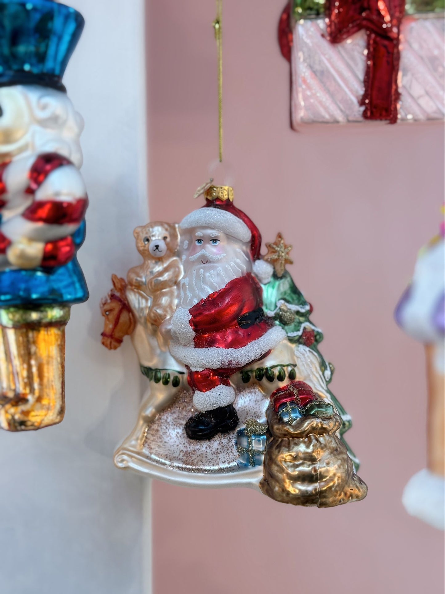 Pallina in vetro Babbo su cavallo a dondolo